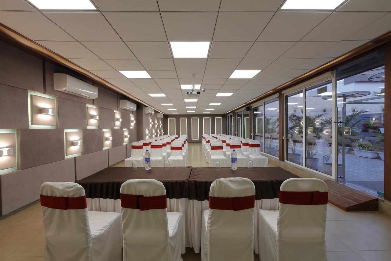 Hotel O Ellis Ahmedabad Eksteriør billede