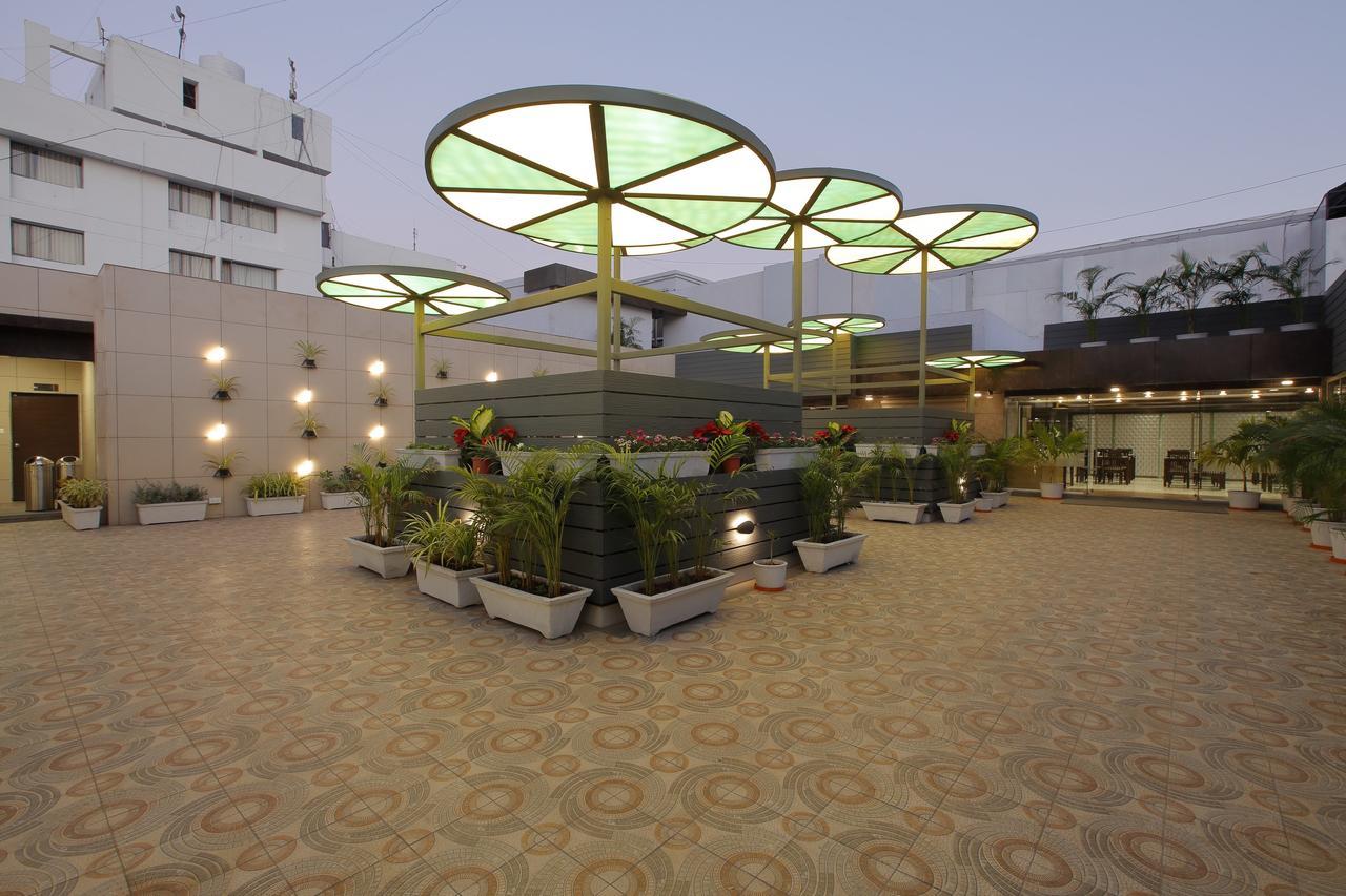 Hotel O Ellis Ahmedabad Eksteriør billede