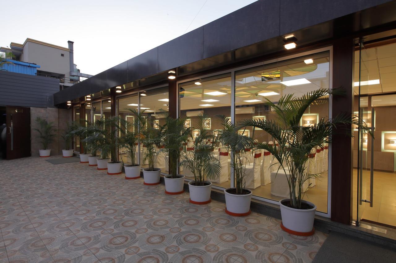 Hotel O Ellis Ahmedabad Eksteriør billede