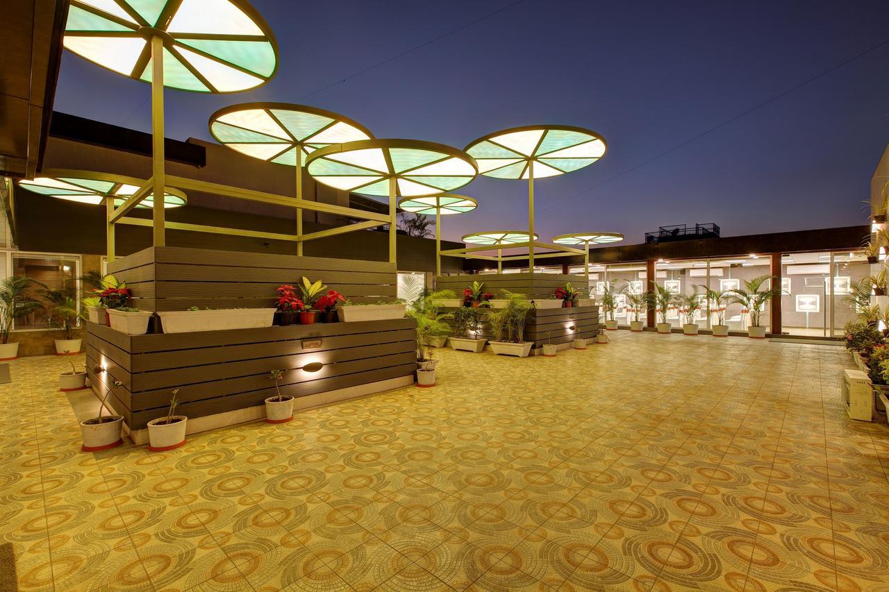 Hotel O Ellis Ahmedabad Eksteriør billede