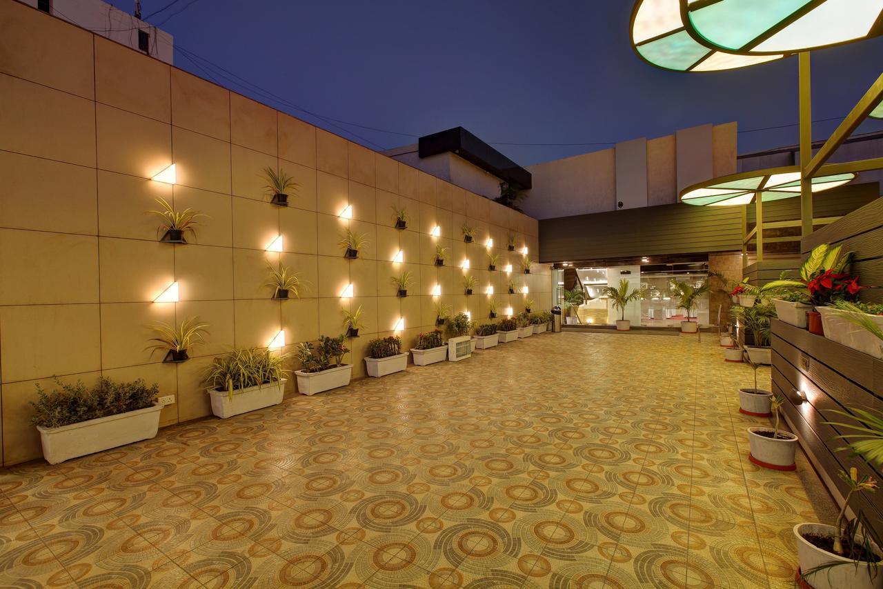 Hotel O Ellis Ahmedabad Eksteriør billede