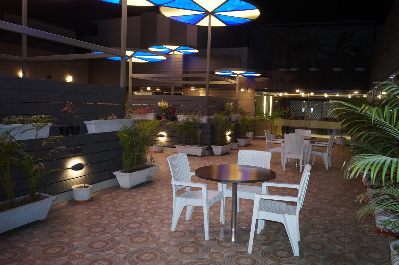 Hotel O Ellis Ahmedabad Eksteriør billede