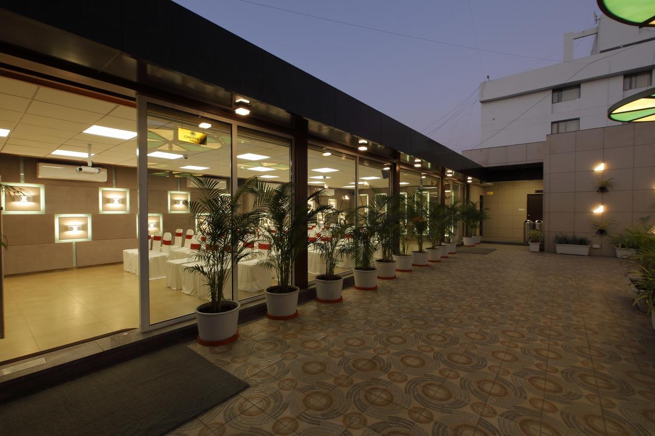 Hotel O Ellis Ahmedabad Eksteriør billede