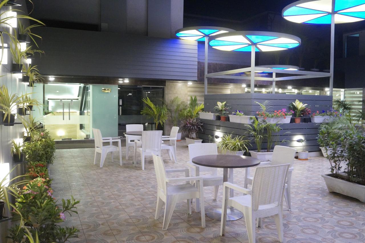 Hotel O Ellis Ahmedabad Eksteriør billede